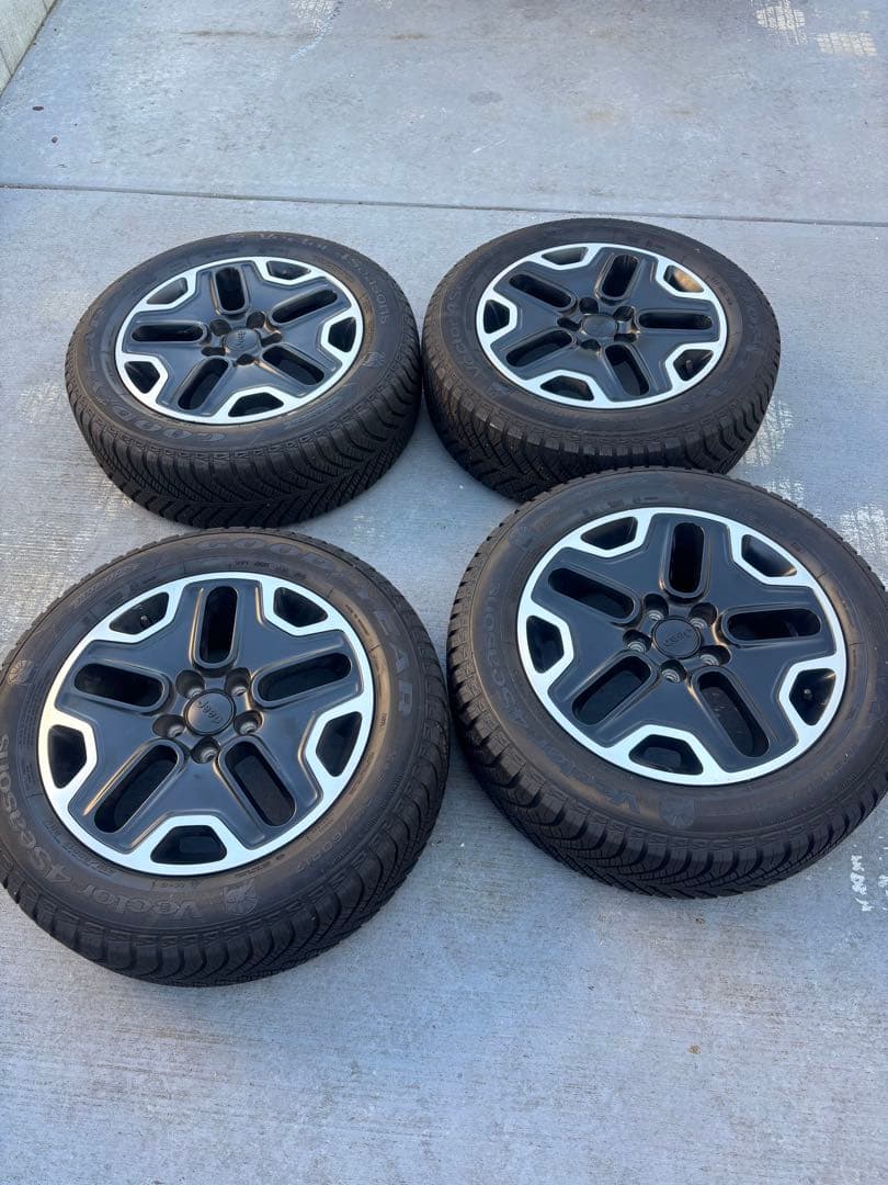 Jeep レネゲード　純正タイヤ　17インチ ホイール4本セット