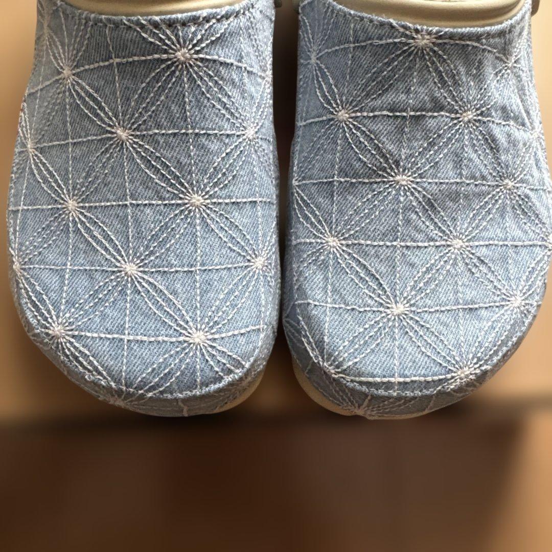 靴 Levi's x Crocs All Terrain Clog (Bone)