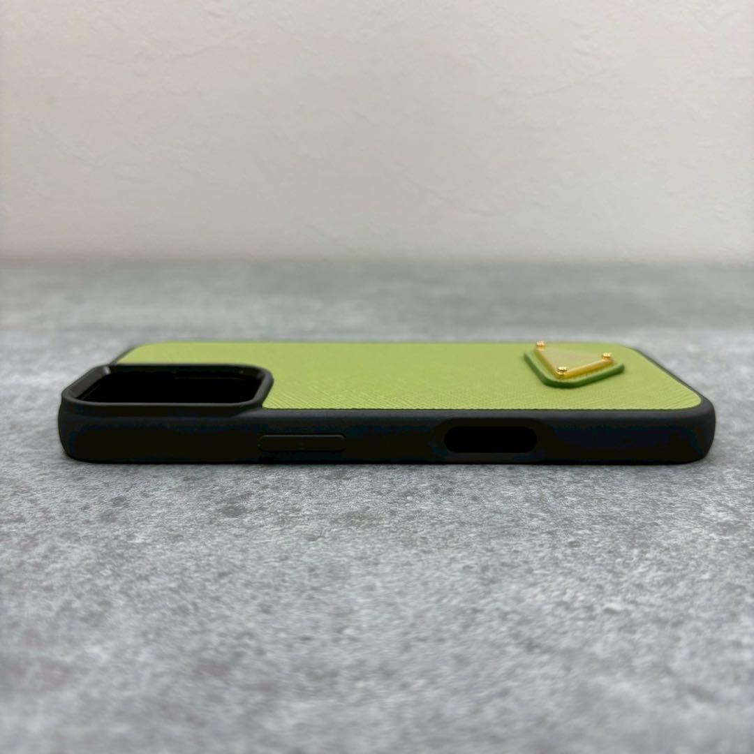 未使用品 プラダ iPhone16 スマホケース 三角ロゴ スマホカバー 緑