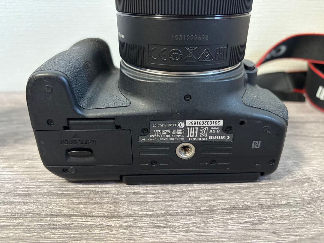 Canon EOS Kiss X8i ダブルズームキット EF50mm F1.8