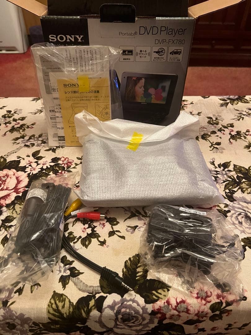 新品未使用】SONY ポータブルDVDプレーヤー DVP-FX780 7V