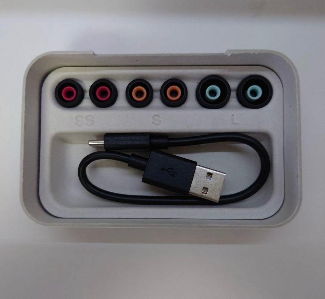 ブラック ワイヤレスイヤホン 充電ケース付き