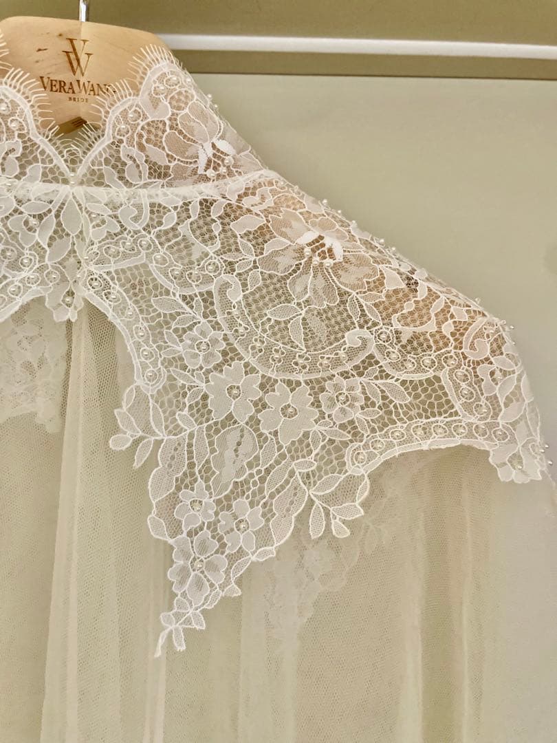 最終値下】定価62,418円 ウエディングケープ＋VERA WANGハンガー付き