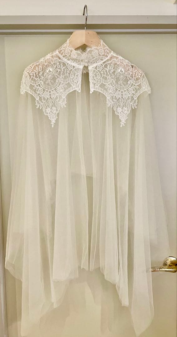 最終値下】定価62,418円 ウエディングケープ＋VERA WANGハンガー付き