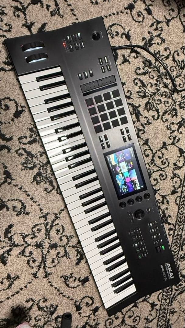 アカイAKAI MPC Key61 シンセサイザー　内蔵SSD換装済