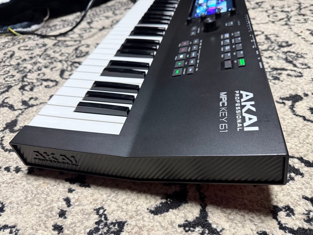 アカイAKAI MPC Key61 シンセサイザー　内蔵SSD換装済