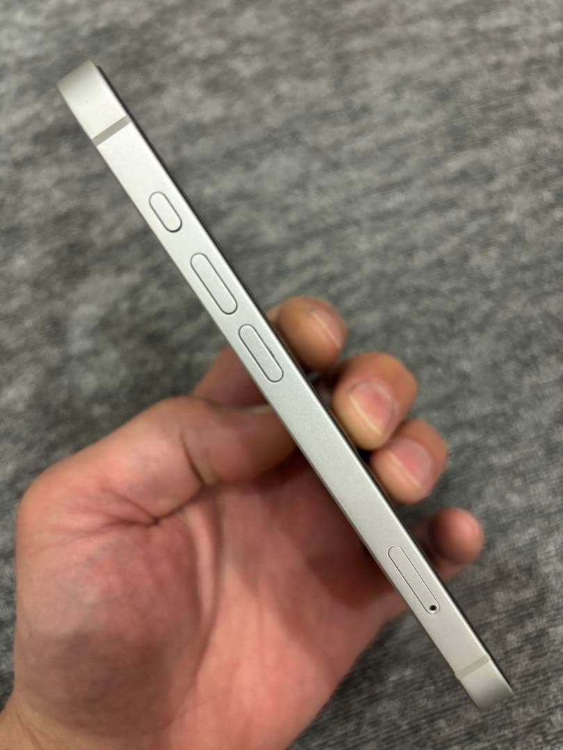 Apple iPhone16e 128GB ホワイト