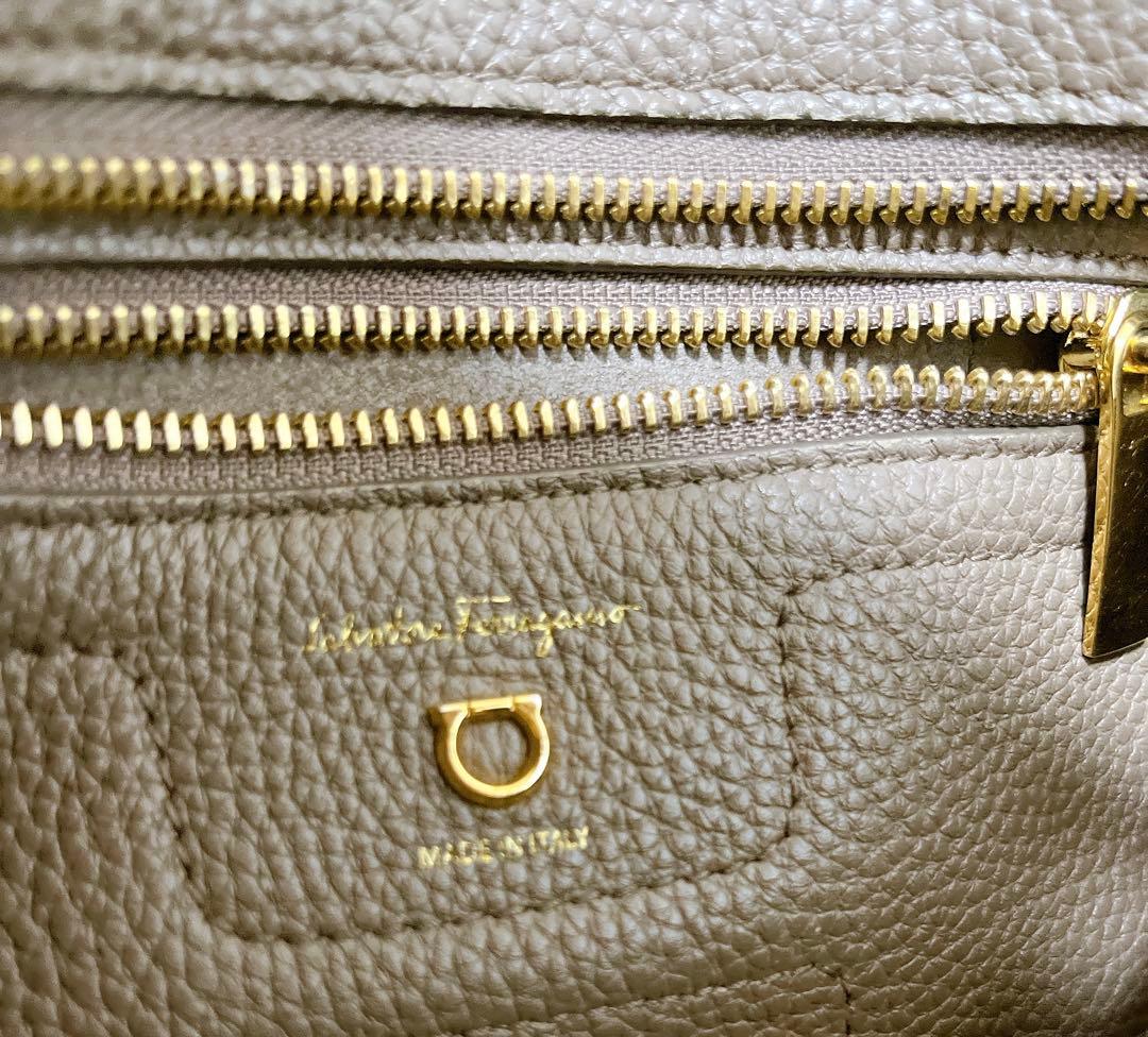 サルヴァトーレフェラガモ エイミー ガンチーニ ハンドバッグ