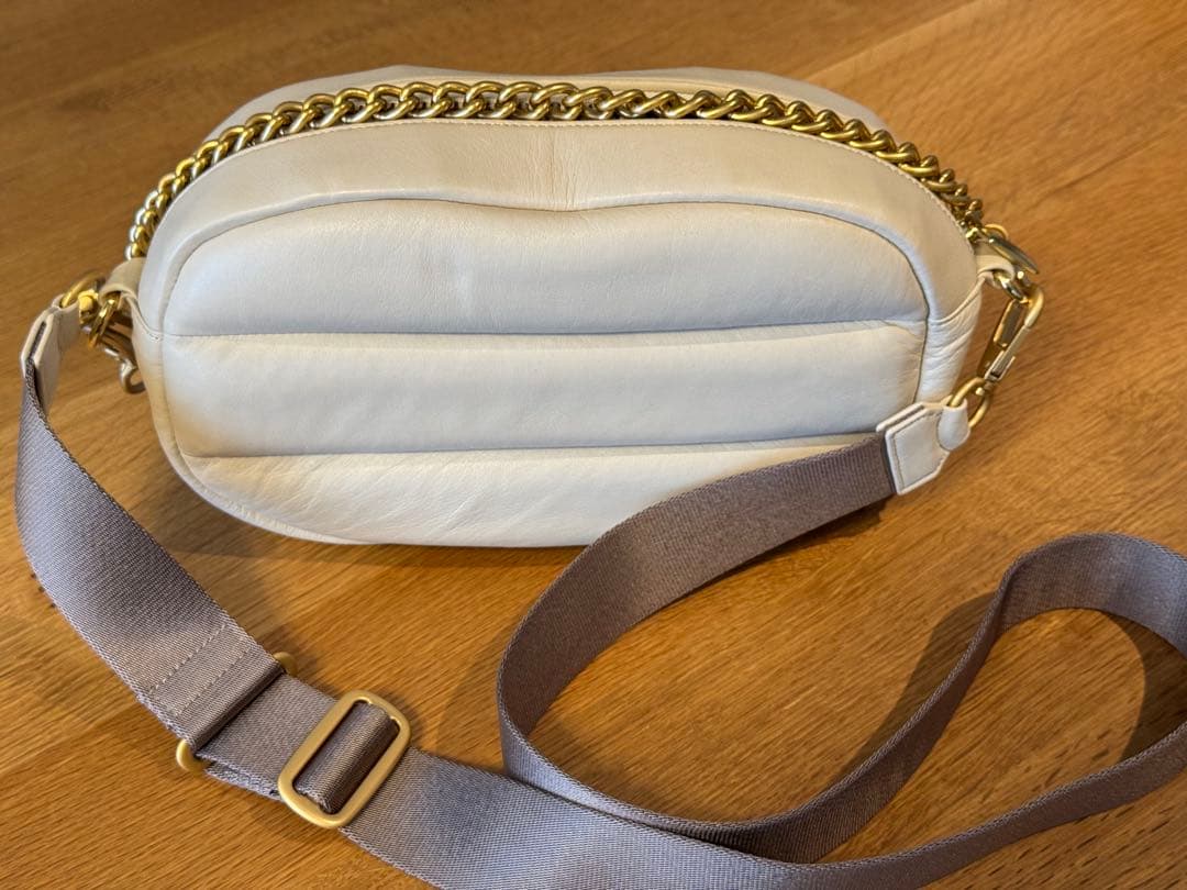 andu amet ホワイト ボディバッグ