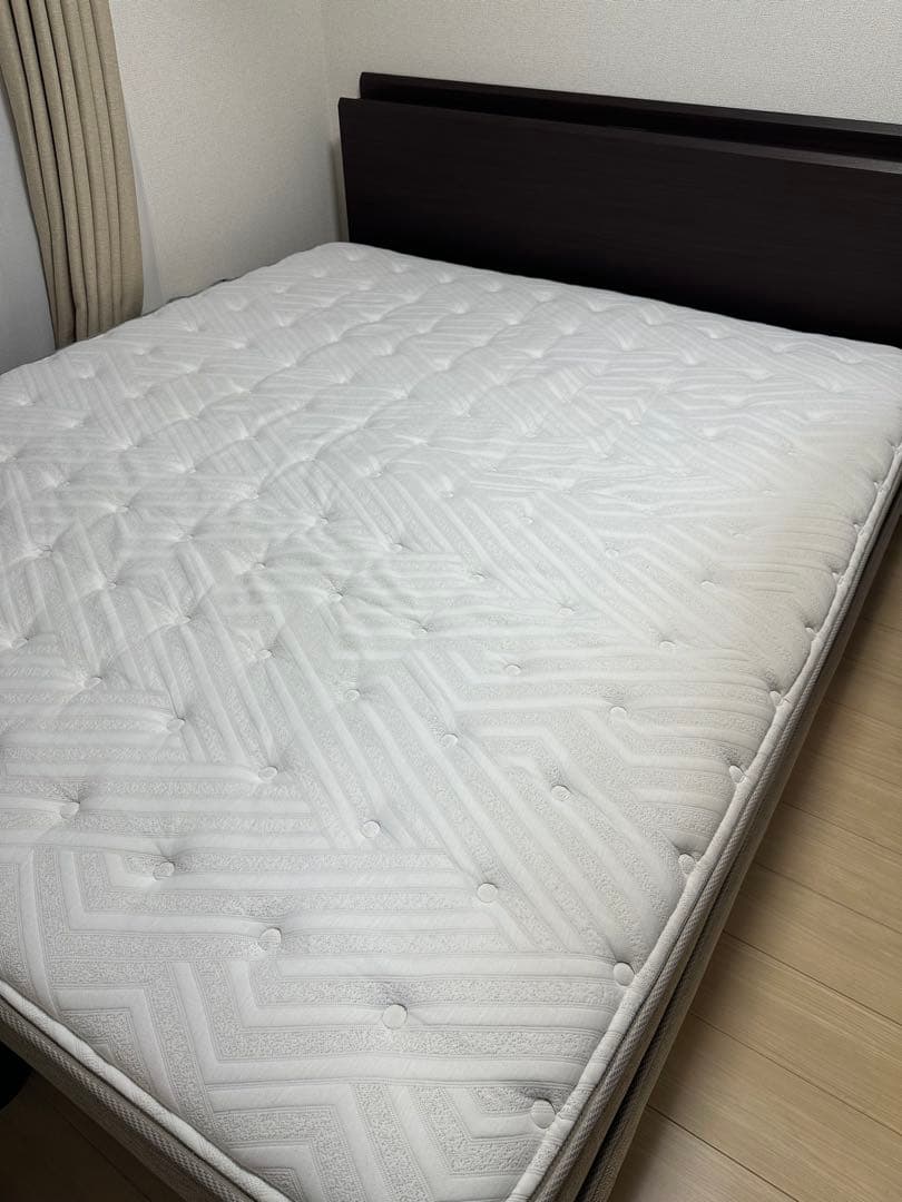 【11/24までの出品】ニトリ　ベッドフレーム+マットレスセット　クイーン