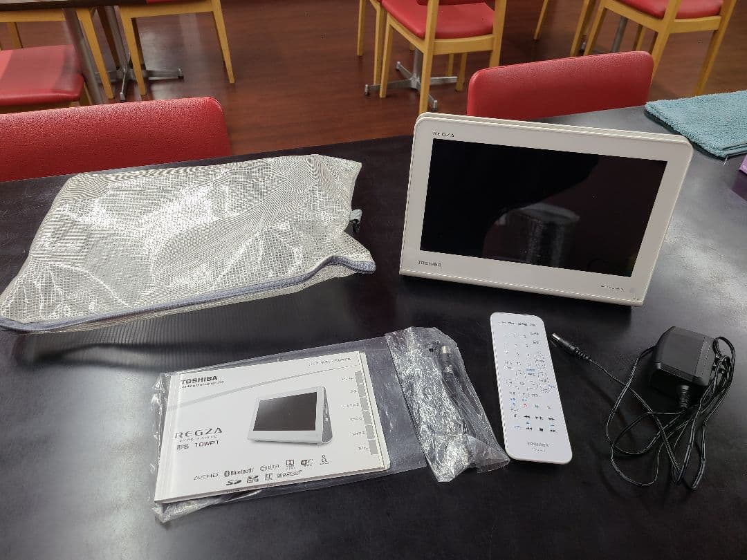 TOSHIBA REGZA 10WP1 ポータブルテレビ 白 生産終了モデル