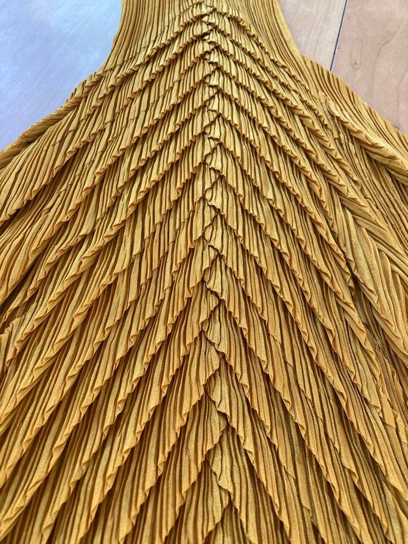 ISSEY MIYAKE プリーツトップス マスタード