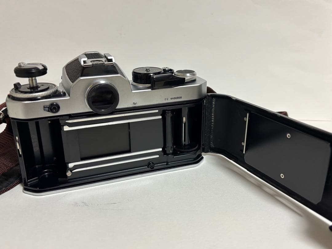 フィルム一眼レフ Nikon FE シルバー 28mmレンズ付き