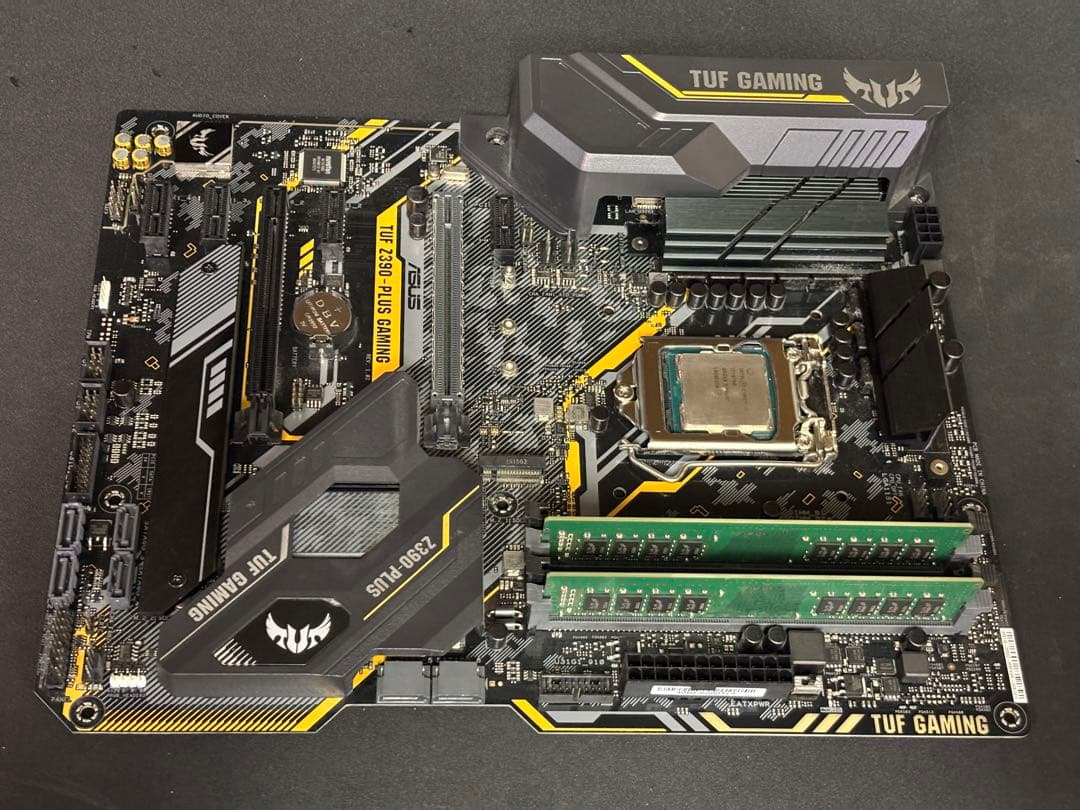 ATXマザーボード（3.0 GHzのi7、メモリ32G 付き）