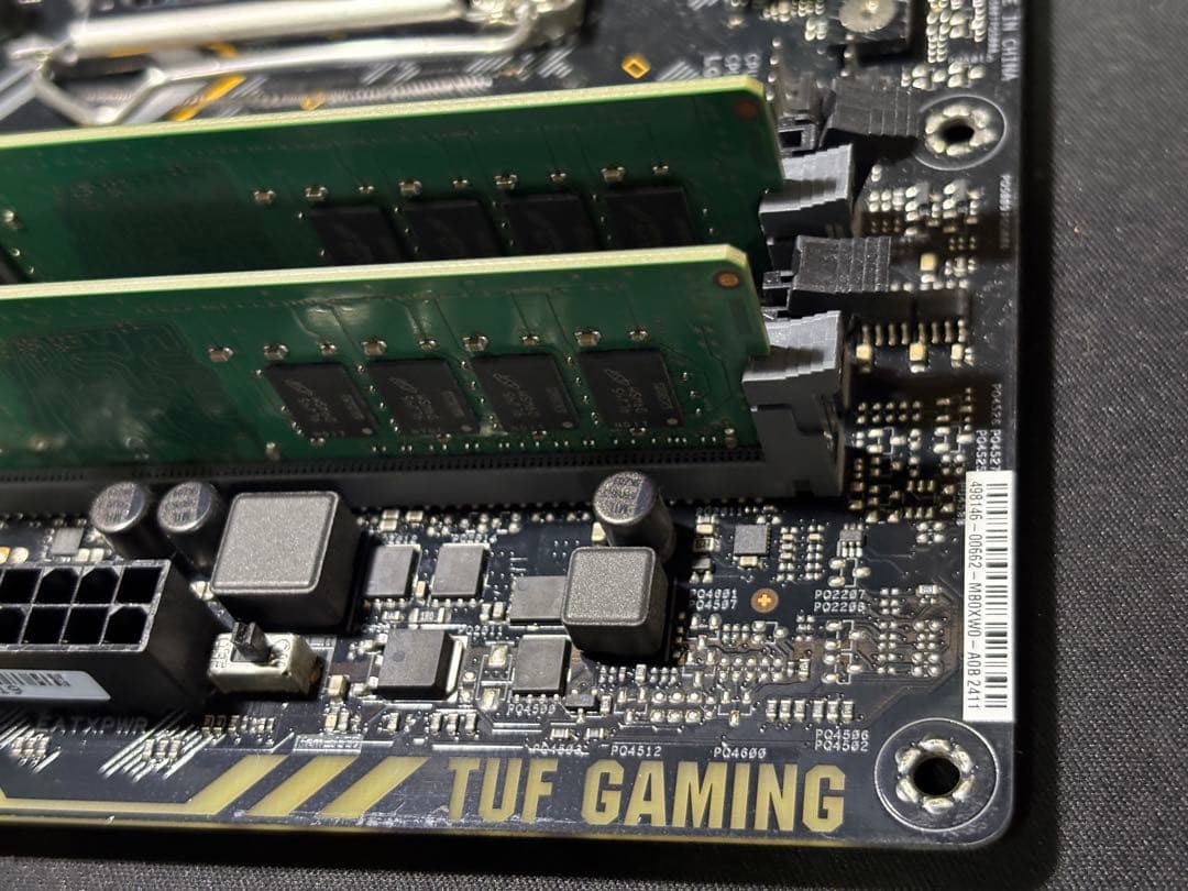 ATXマザーボード（3.0 GHzのi7、メモリ32G 付き）