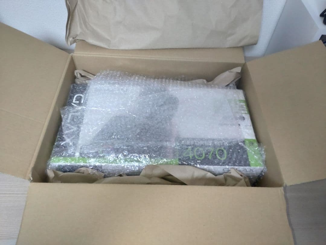 玄人志向 GeForce RTX 4070 搭載 グラフィックボード　白