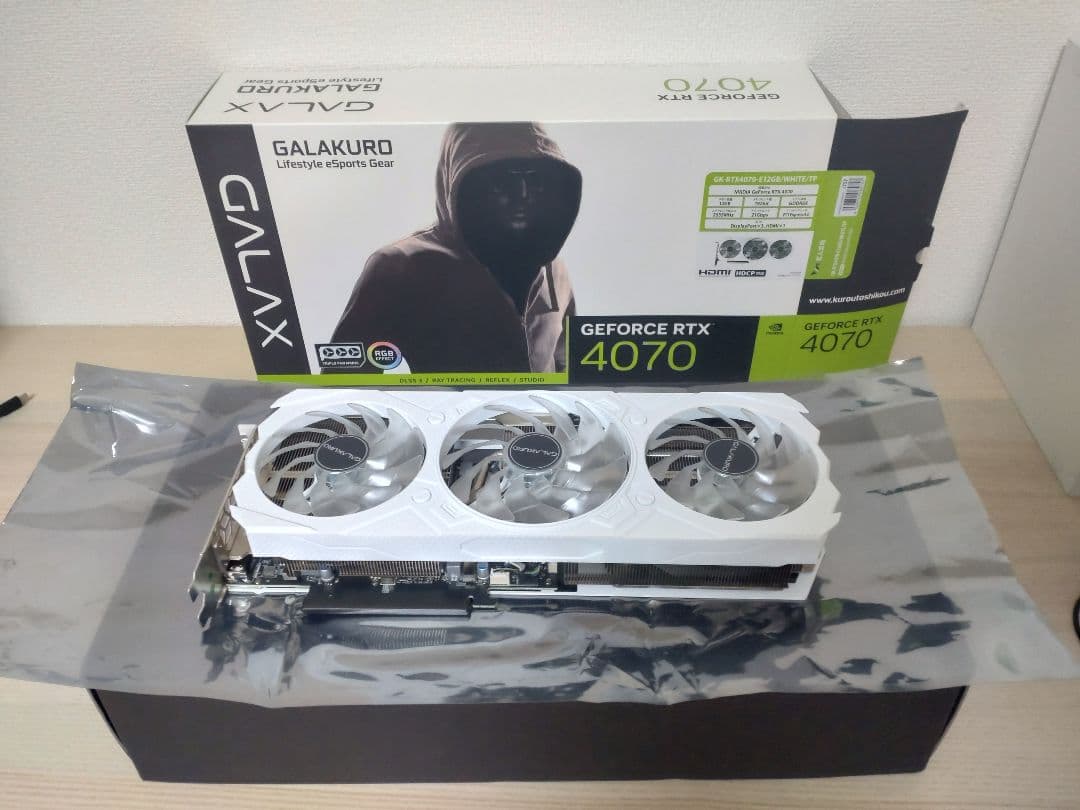玄人志向 GeForce RTX 4070 搭載 グラフィックボード　白