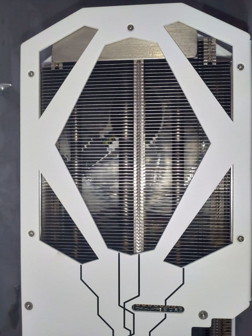 玄人志向 GeForce RTX 4070 搭載 グラフィックボード　白