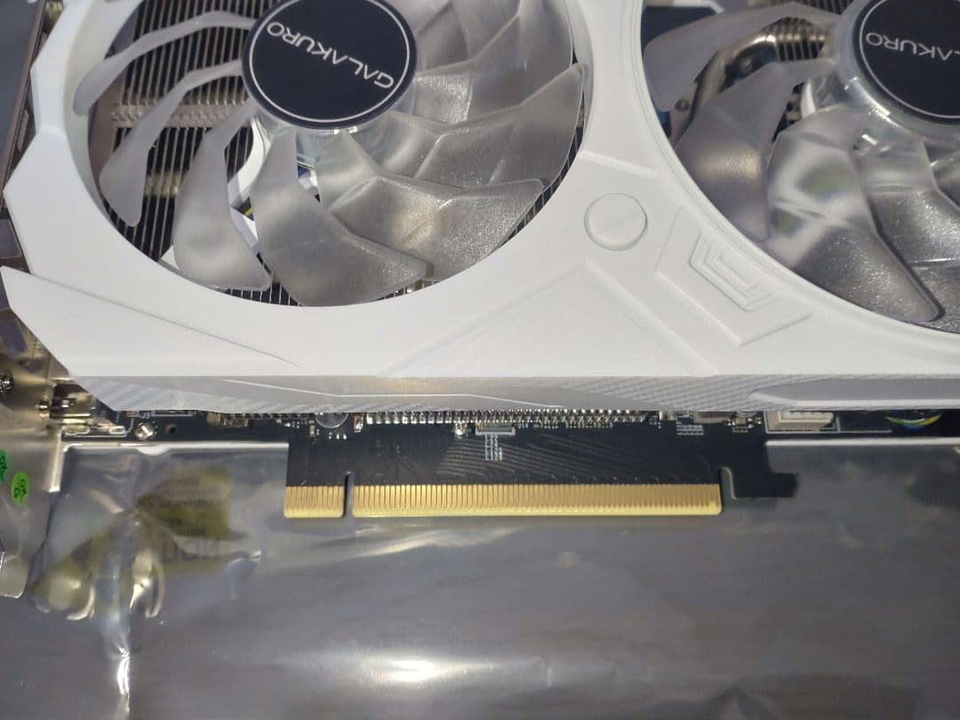 玄人志向 GeForce RTX 4070 搭載 グラフィックボード　白