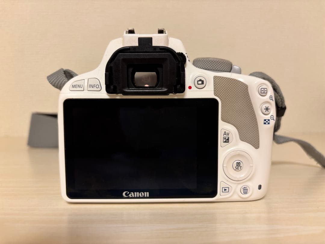 Canon EOS Kiss X7 ホワイト 本体 + レンズ