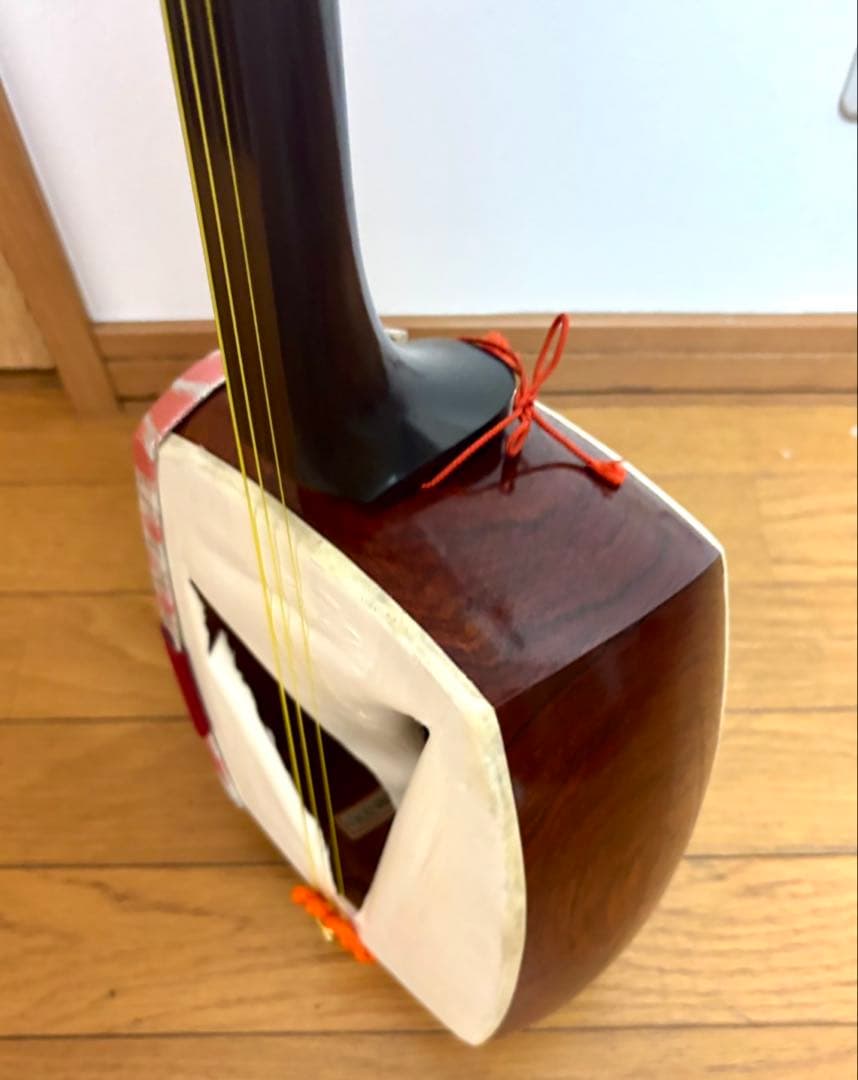 三味線 本体 ハードケース付き 布袋紅 皮破れ有り