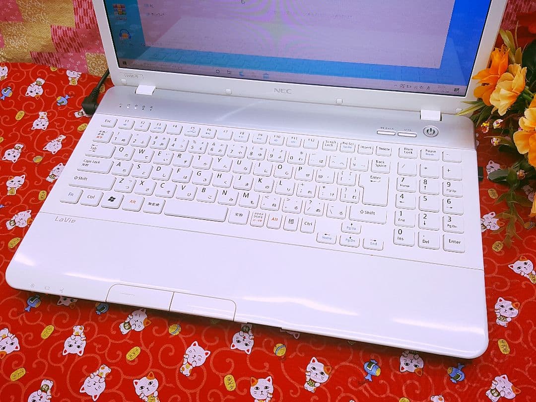 極上品♥大人気♥新品SSD256GB♥ホワイト色♥新型Win11搭載♥動画編集