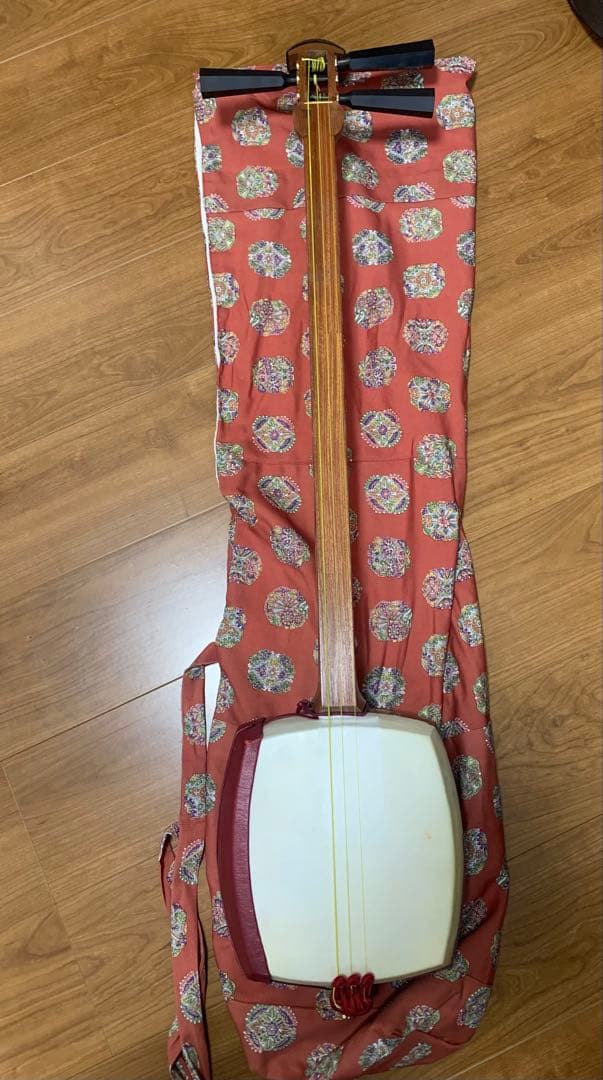 津軽三味線本体 太棹 ソフトケース付き 本皮破れ無し