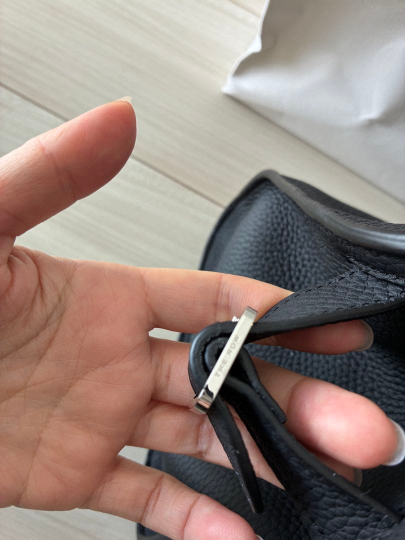 最終値下げ【新品】THE ROW マルゴー12 黒★国内百貨店購入