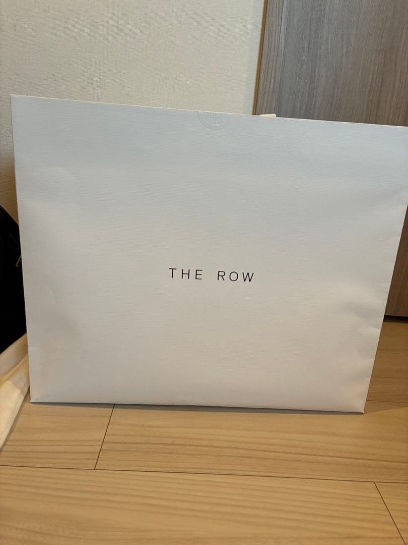 最終値下げ【新品】THE ROW マルゴー12 黒★国内百貨店購入