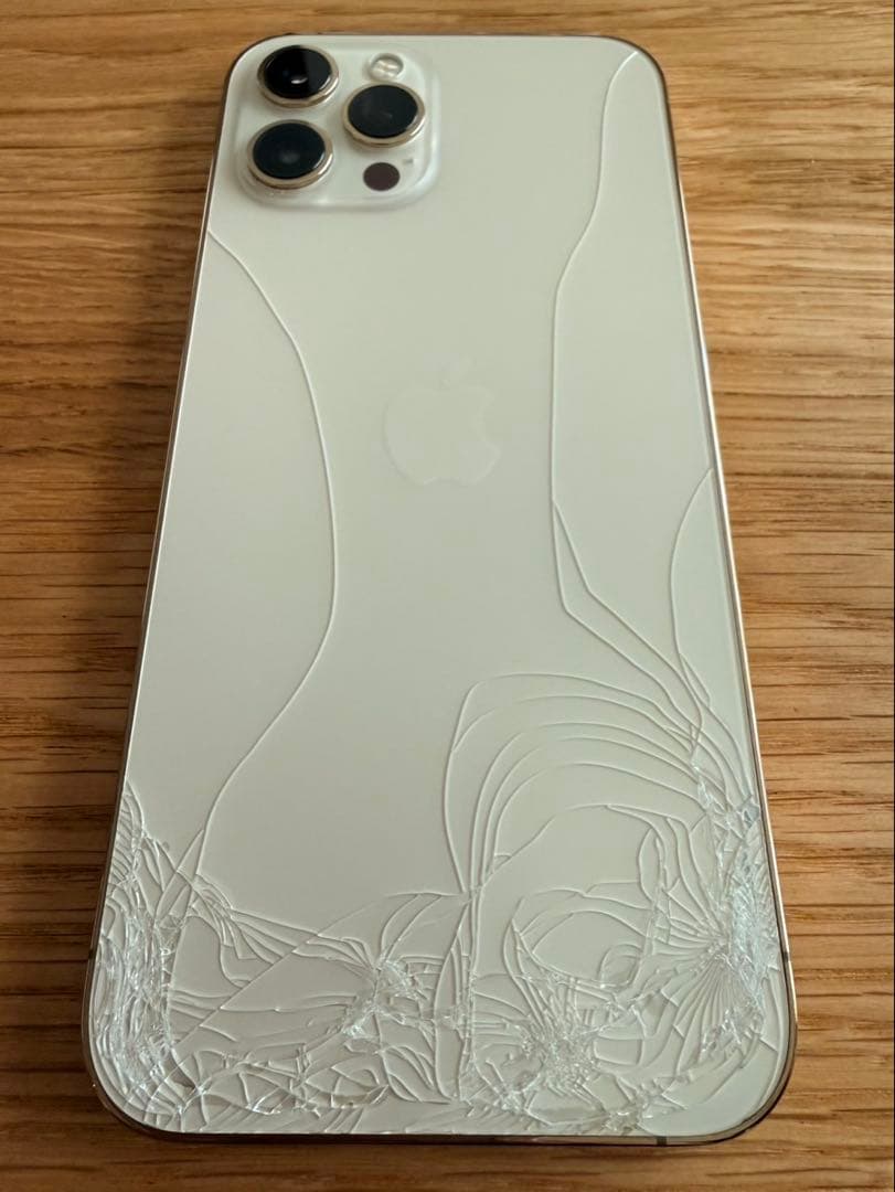 iPhone 12 Pro Max 【米国版/シャッター音なし】背面ひび割れ