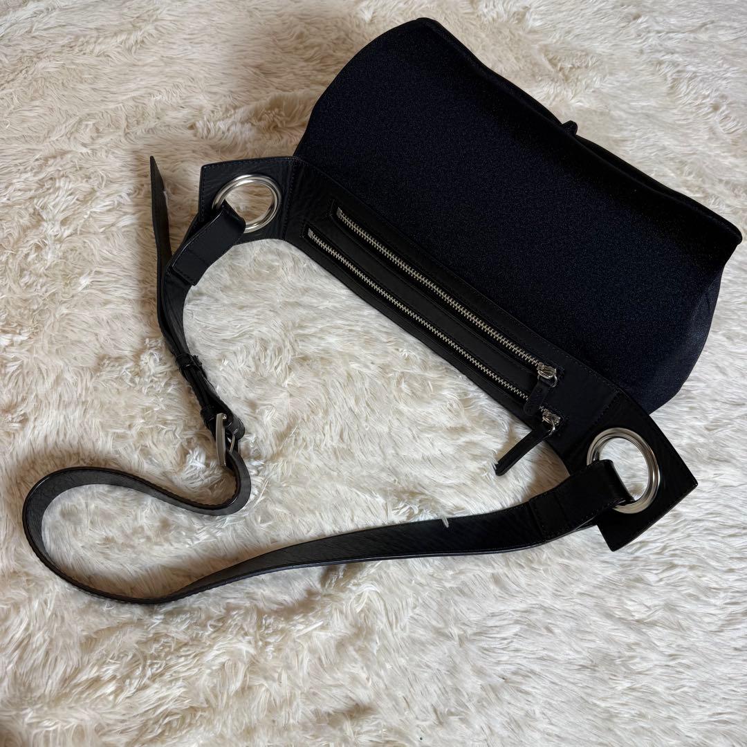 極美　kawa-kawa カワカワ　Wet　ボディバッグ　斜めがけ　肩掛け　金具