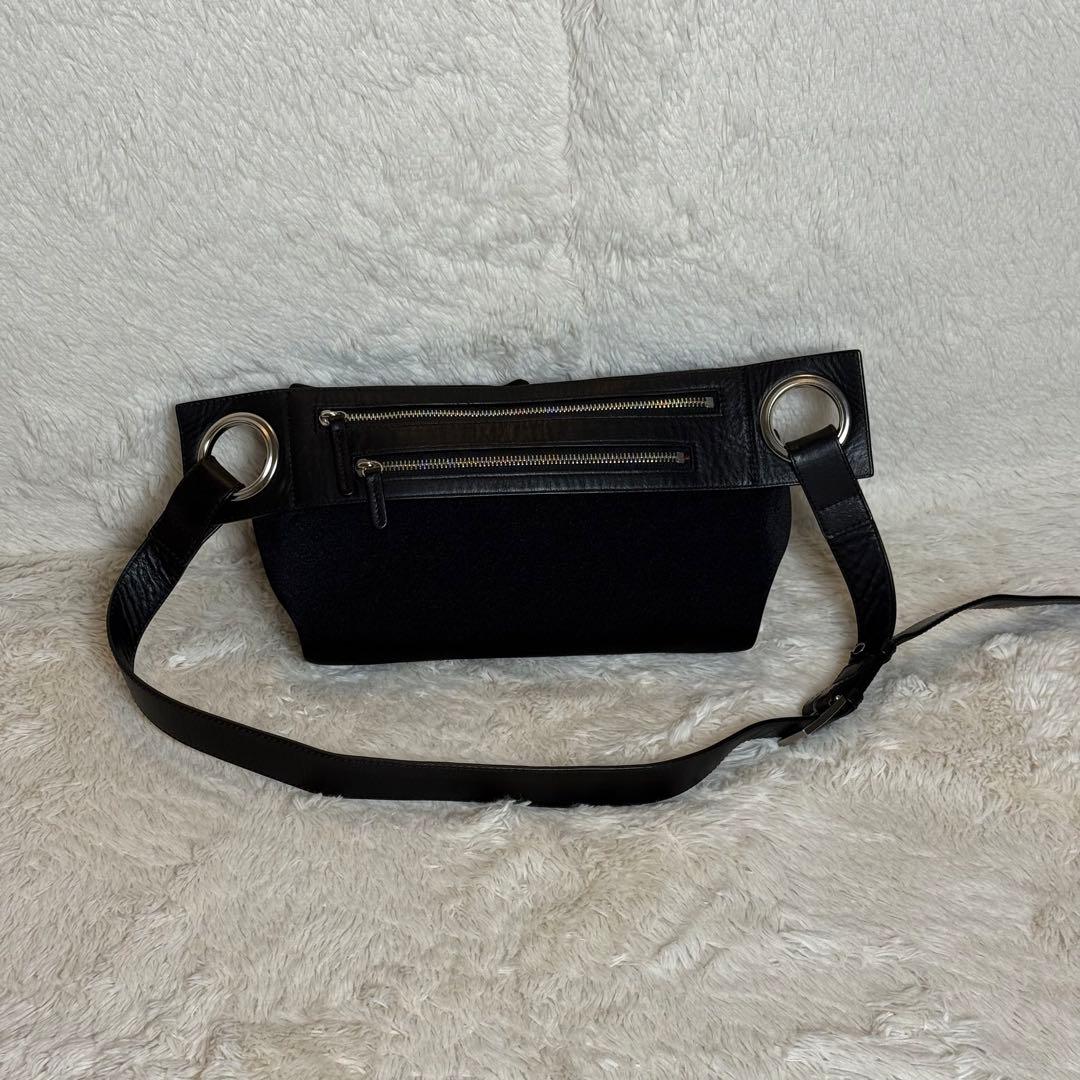 極美　kawa-kawa カワカワ　Wet　ボディバッグ　斜めがけ　肩掛け　金具