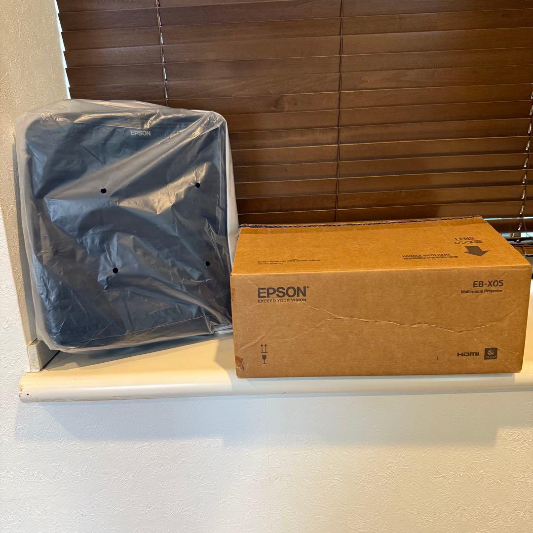【新品未使用】Epson EB-X05 プロジェクター/ケース付き