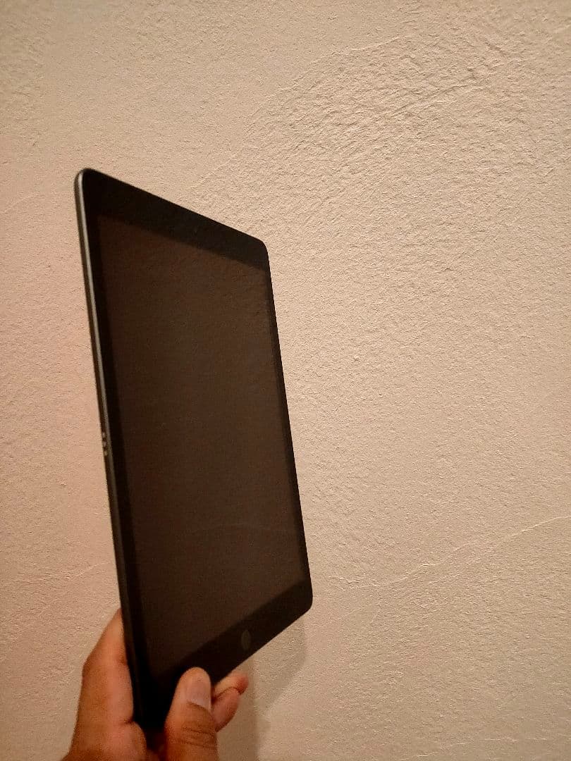 超美品 iPad 第7世代 32GB WiFiモデル スペースグレイ 本体のみ