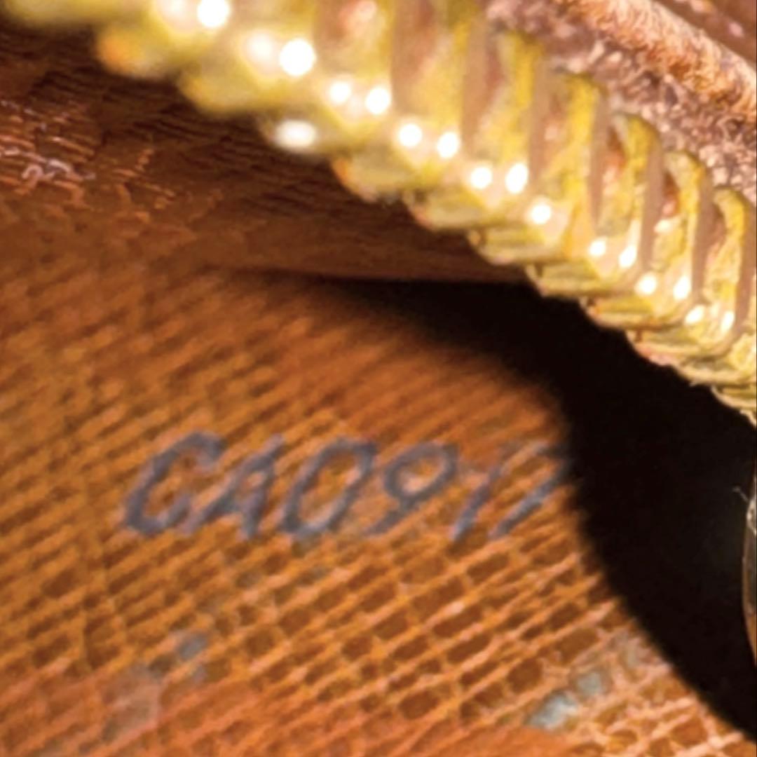 23☆良品☆カード2枚タイプ♪サラ長財布