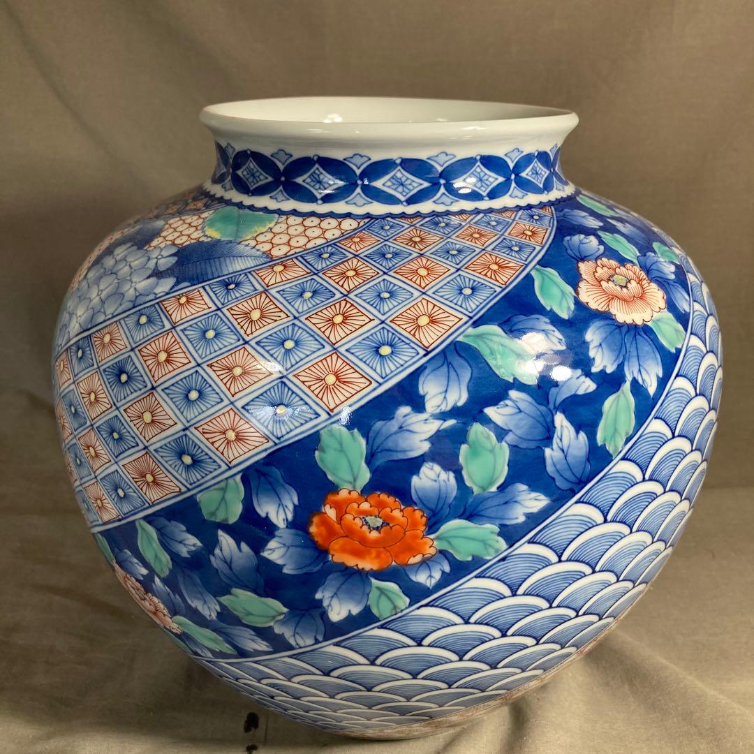 【期間特別値下げ】色鍋島の伝統　伊万里色鍋島　市川忠山作　染錦花地紋　大花瓶