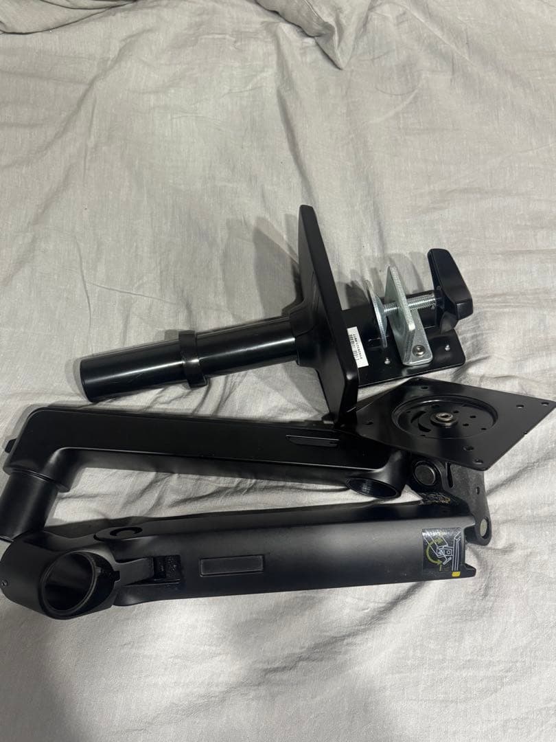 Amazonベーシック モニターアーム シングル