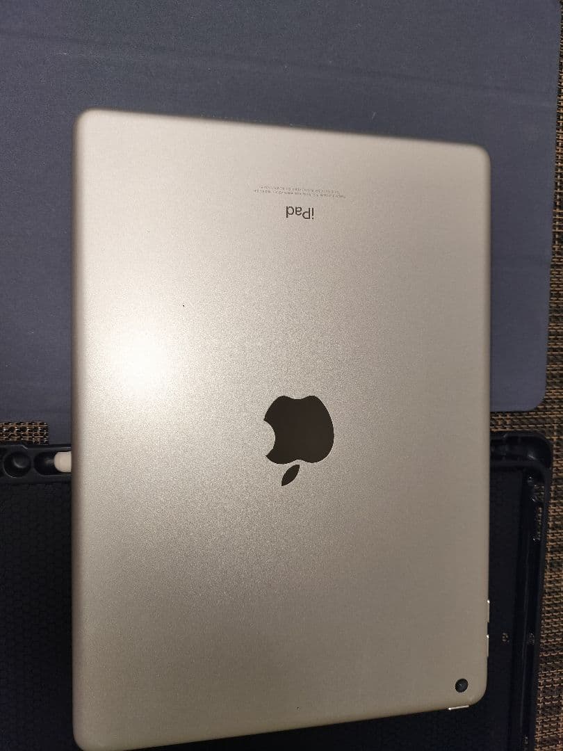 iPad 第6世代128GB シルバー おまけ付き
