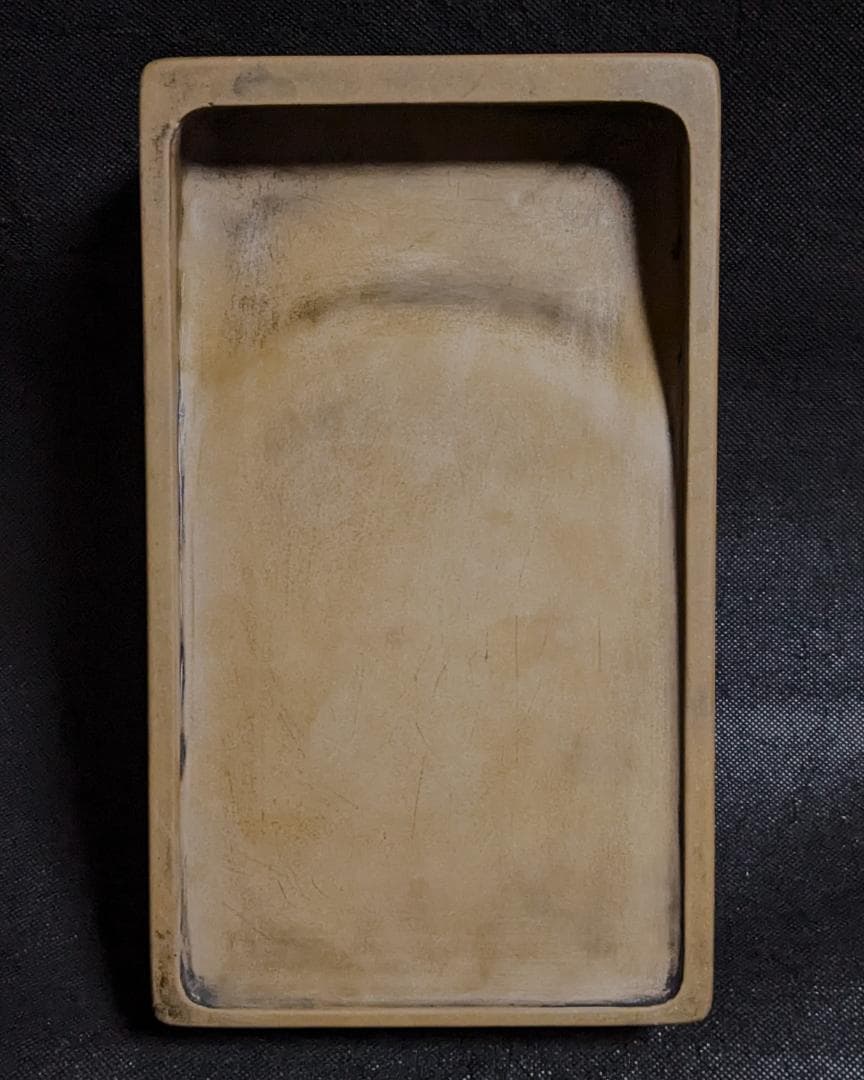 【ゆう】　　◆澄泥硯（鱔魚黄／十吋大型加厚／保管用桐箱と黄布）