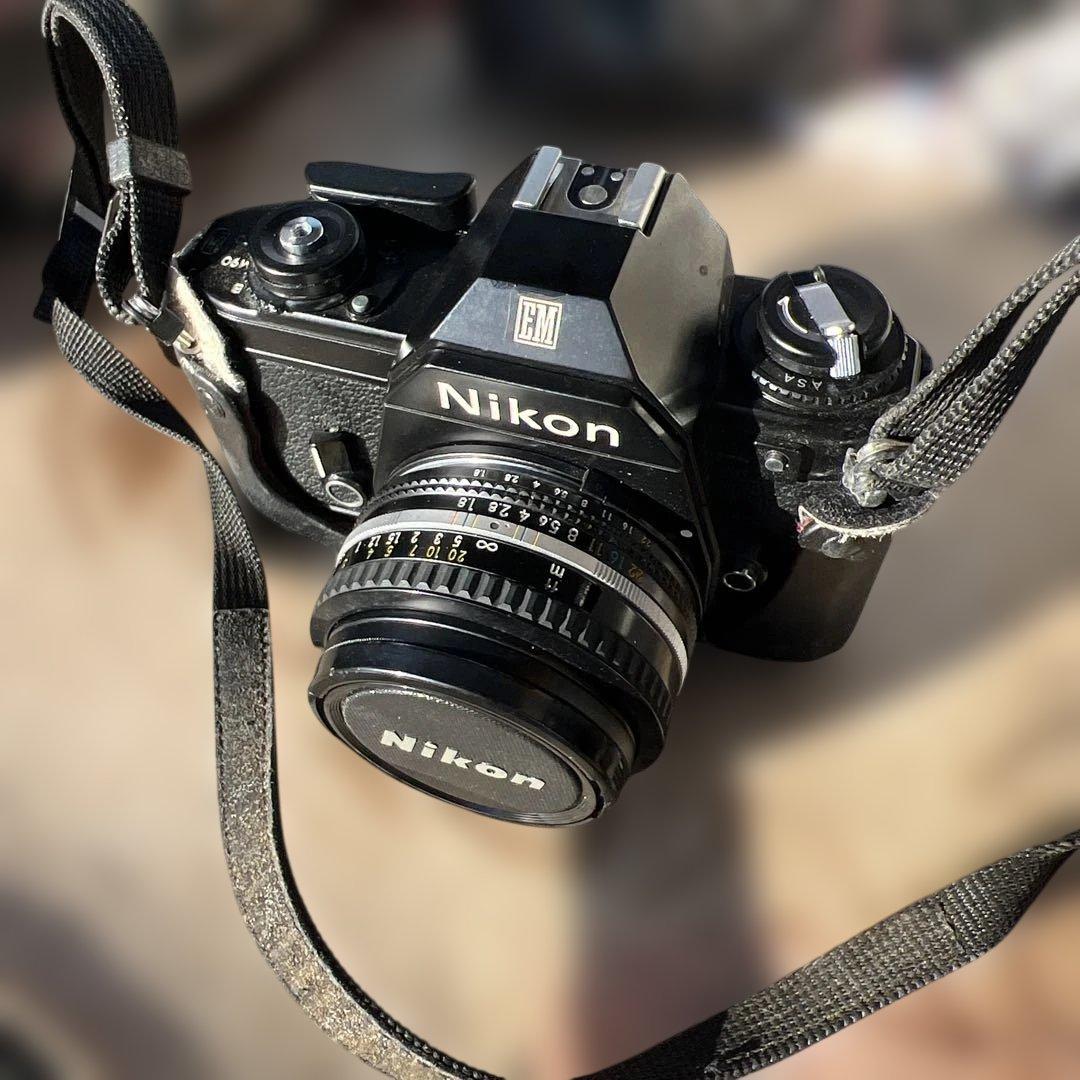 Nikon EM フィルムカメラ レンズ付き
