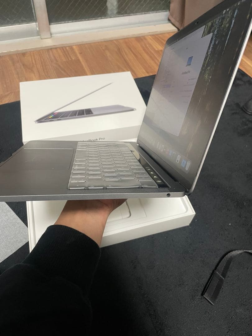 MacBook本体 MacBook Pro 13\" TouchBar Core i5 8/256GB