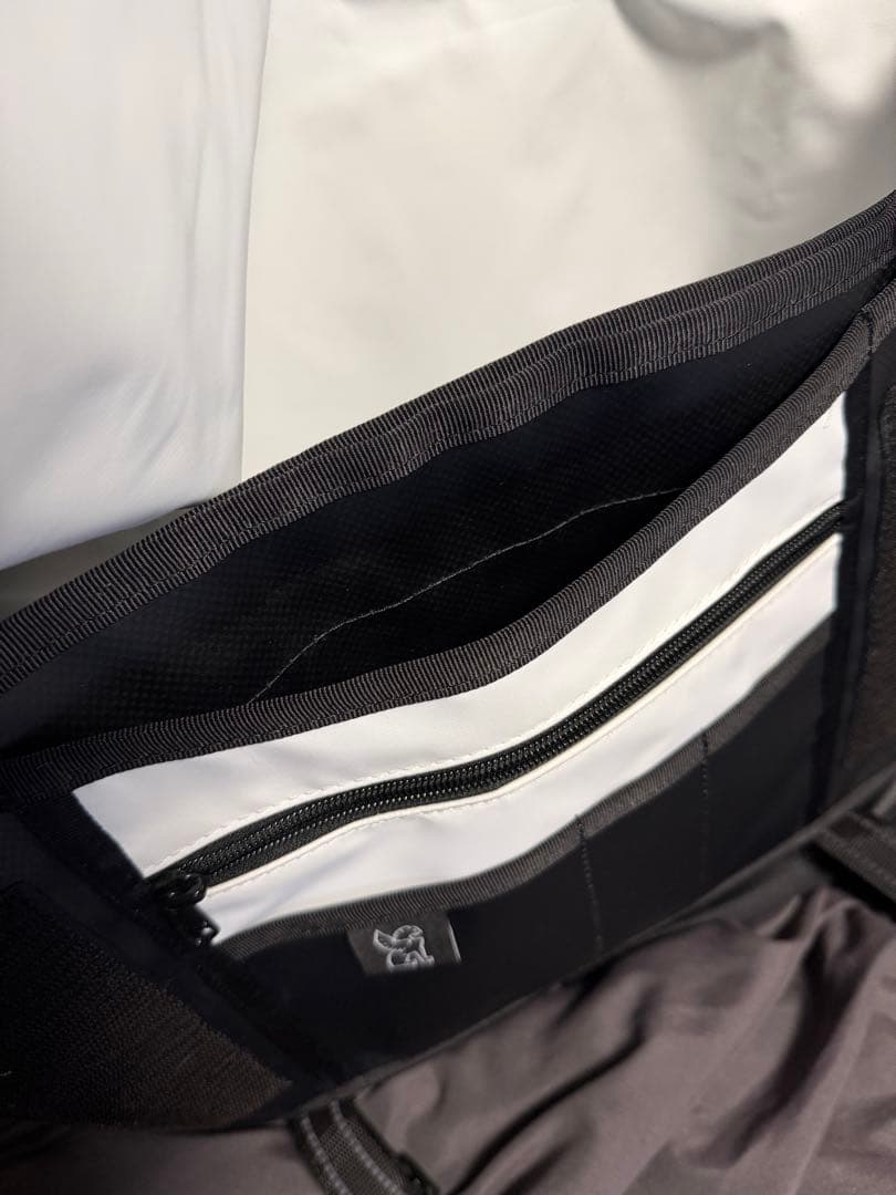 【CHROME】CTZ 24L メッセンジャーバッグ ブラック/ホワイト