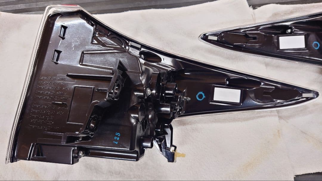 50プリウス前期の左右上側テールランプ