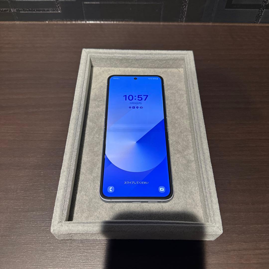 【美品】Samsung Galaxy Z Flip6 256GB ブルー