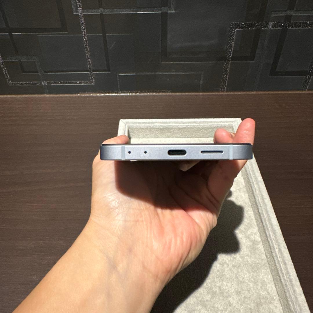 【美品】Samsung Galaxy Z Flip6 256GB ブルー