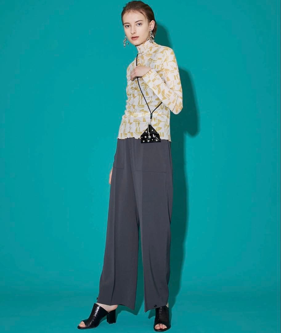 TOGA PULLA メタルケース