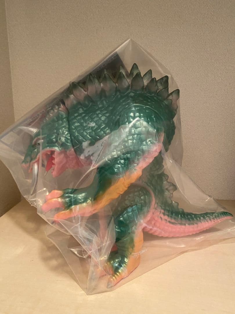 まんだらけ怪獣シリーズ限定抽選品のバジアス2期とゴーラスの指人形付き