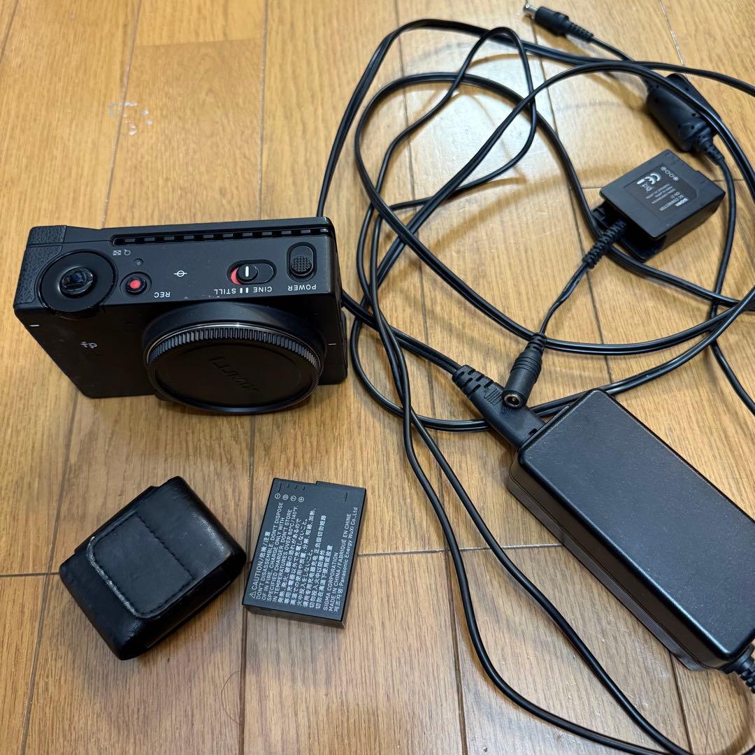 SIGMA fp L 本体と付属品