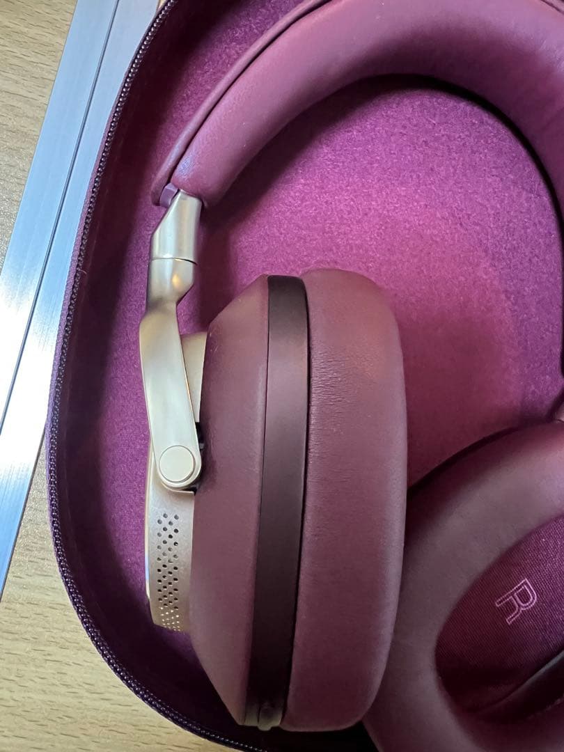 Bowers & Wilkins Px8 未使用に近いワイヤレスヘッドフォン