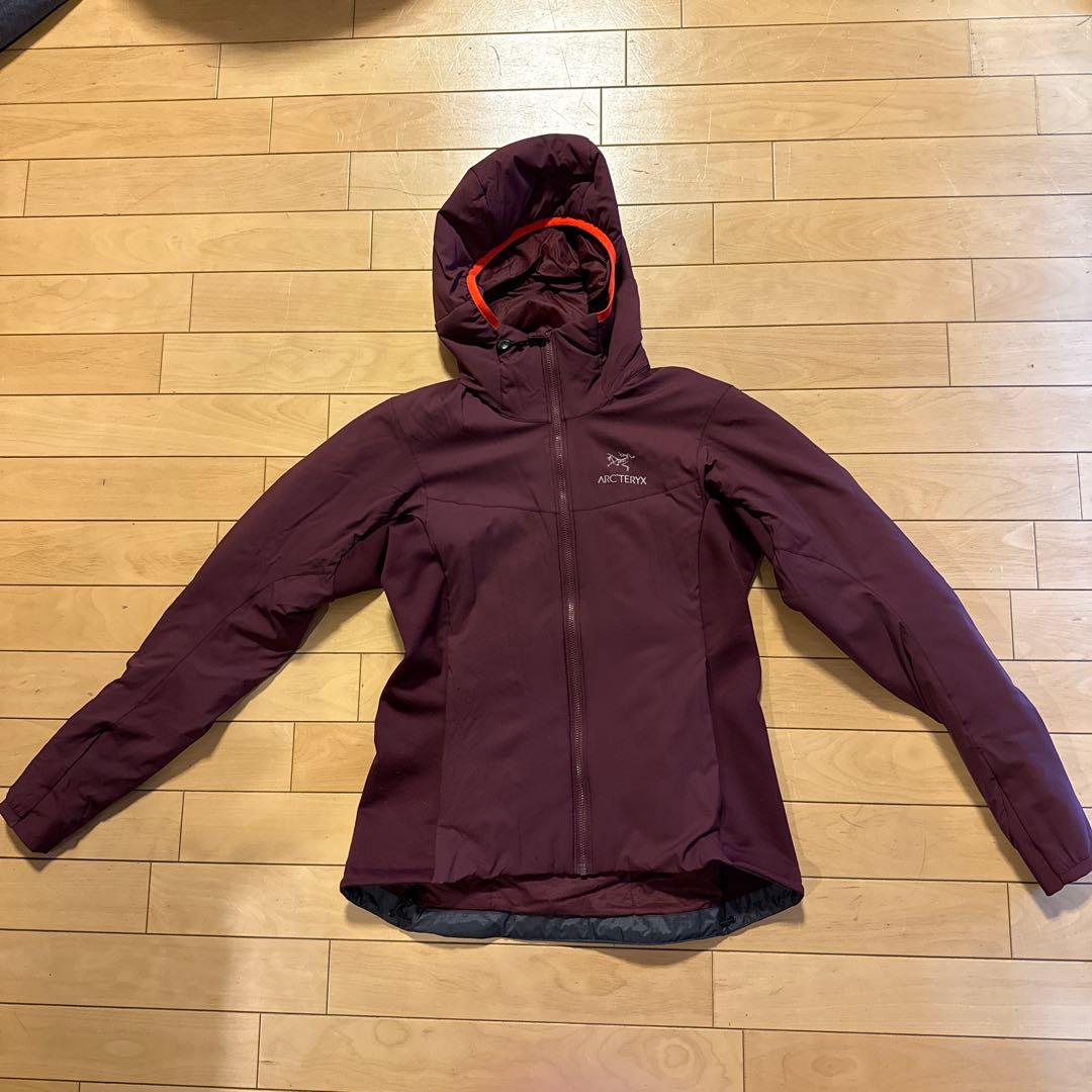 Arc'teryx Atom LT Hoody Women’s 色:クリムゾン